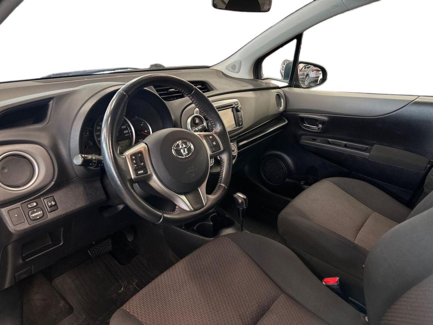 TOYOTA Yaris 2013