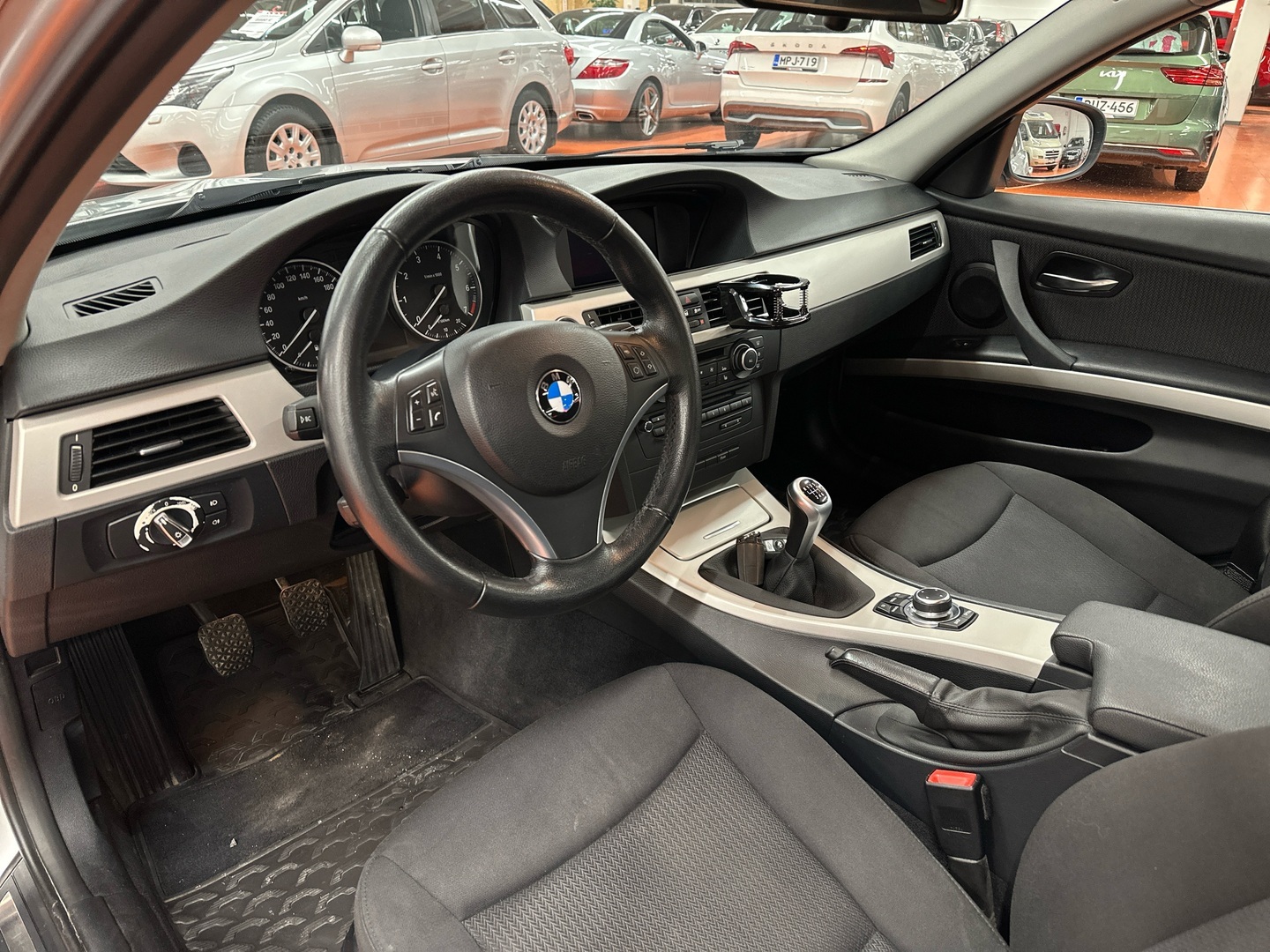 BMW 318 2011