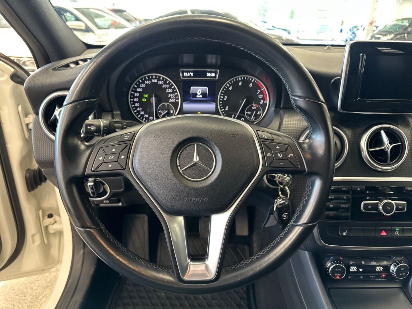 MERCEDES-BENZ A 2015