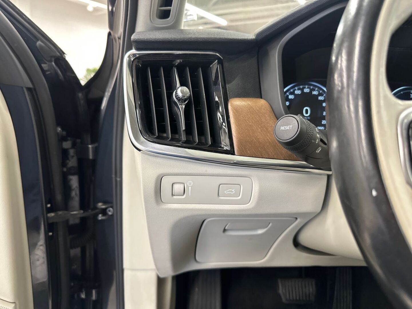VOLVO S90 2016