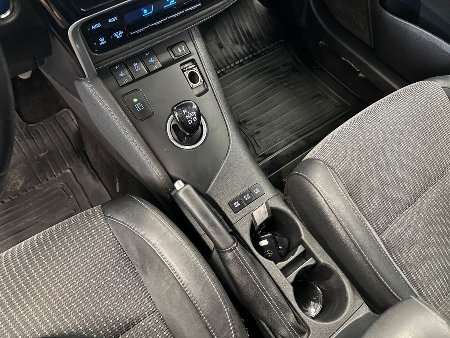 TOYOTA Auris 2017