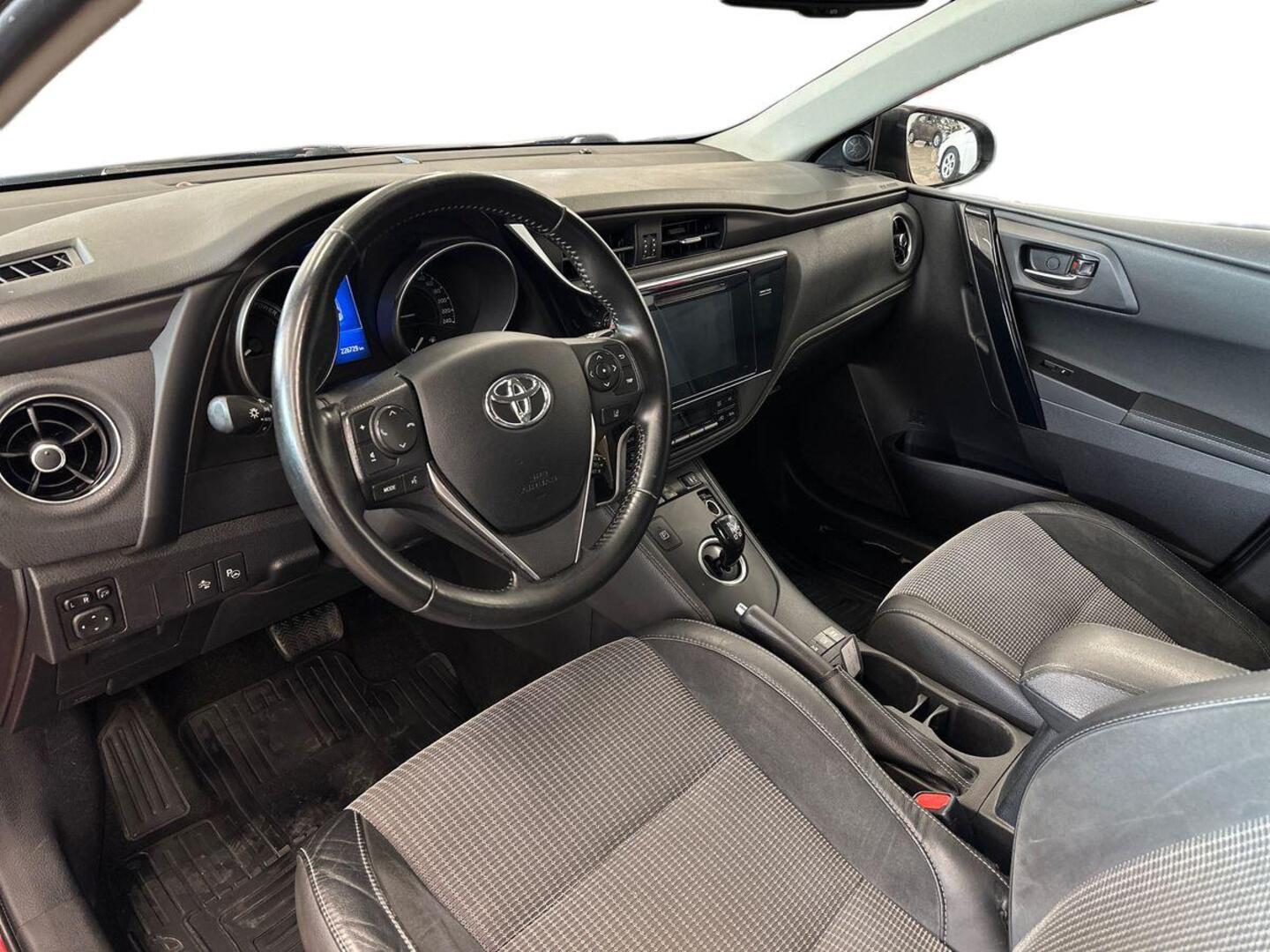 TOYOTA Auris 2017