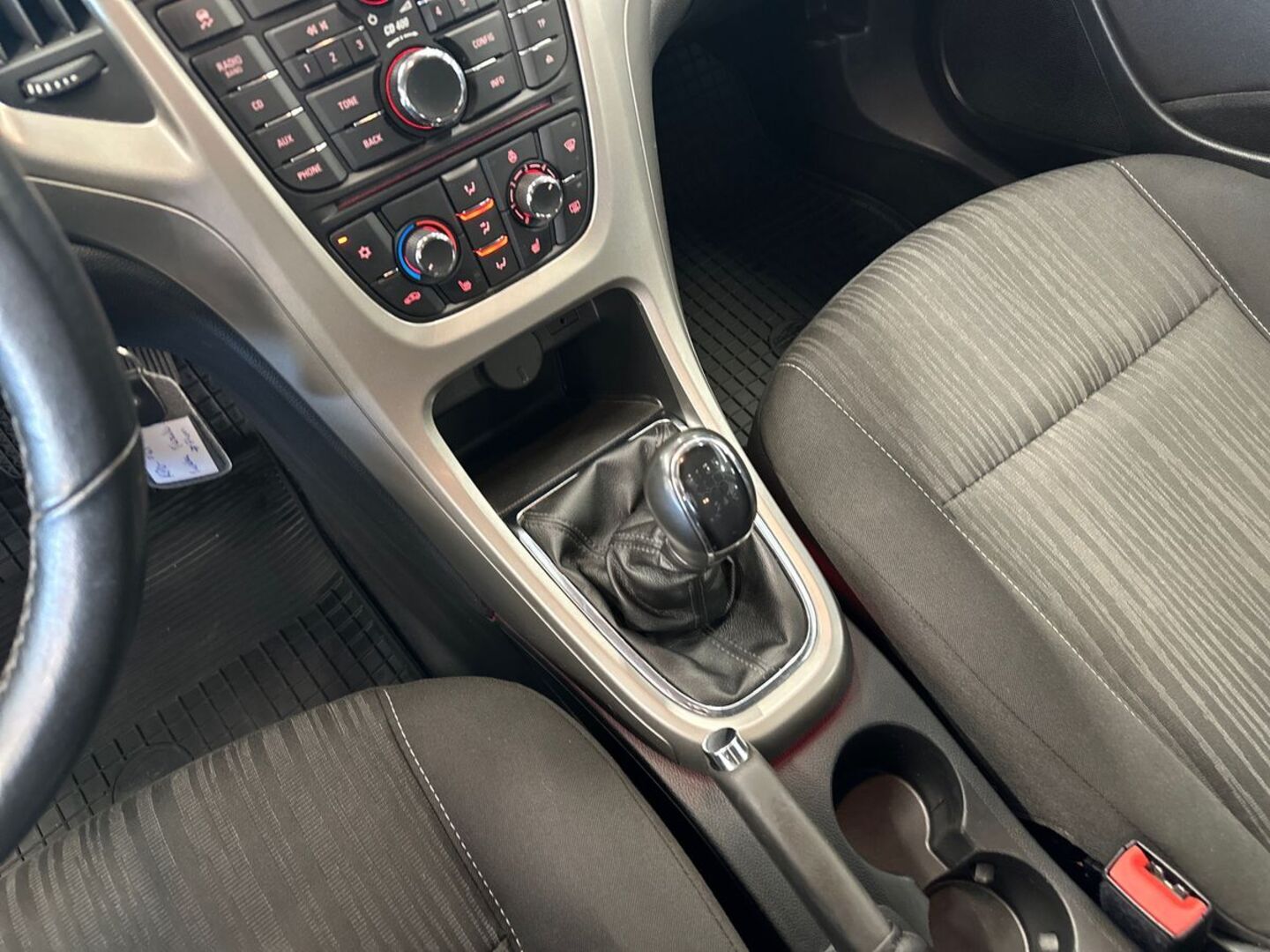OPEL Astra 2011