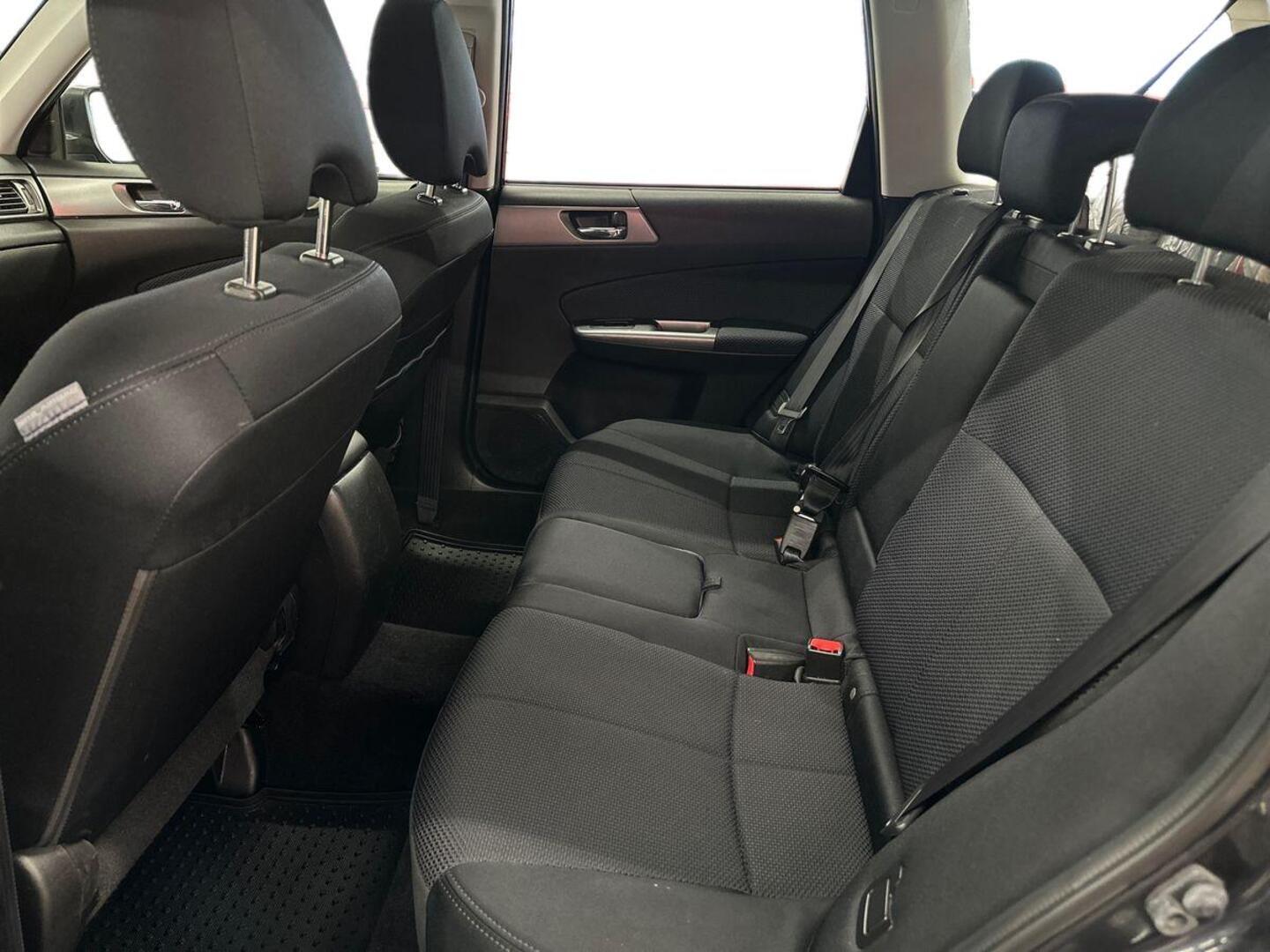 SUBARU Forester 2012