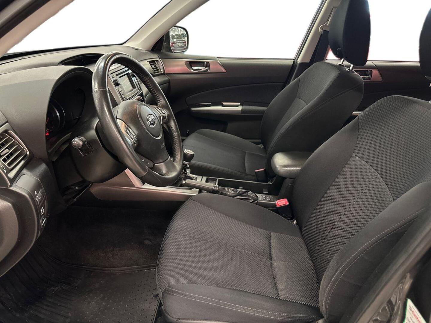 SUBARU Forester 2012