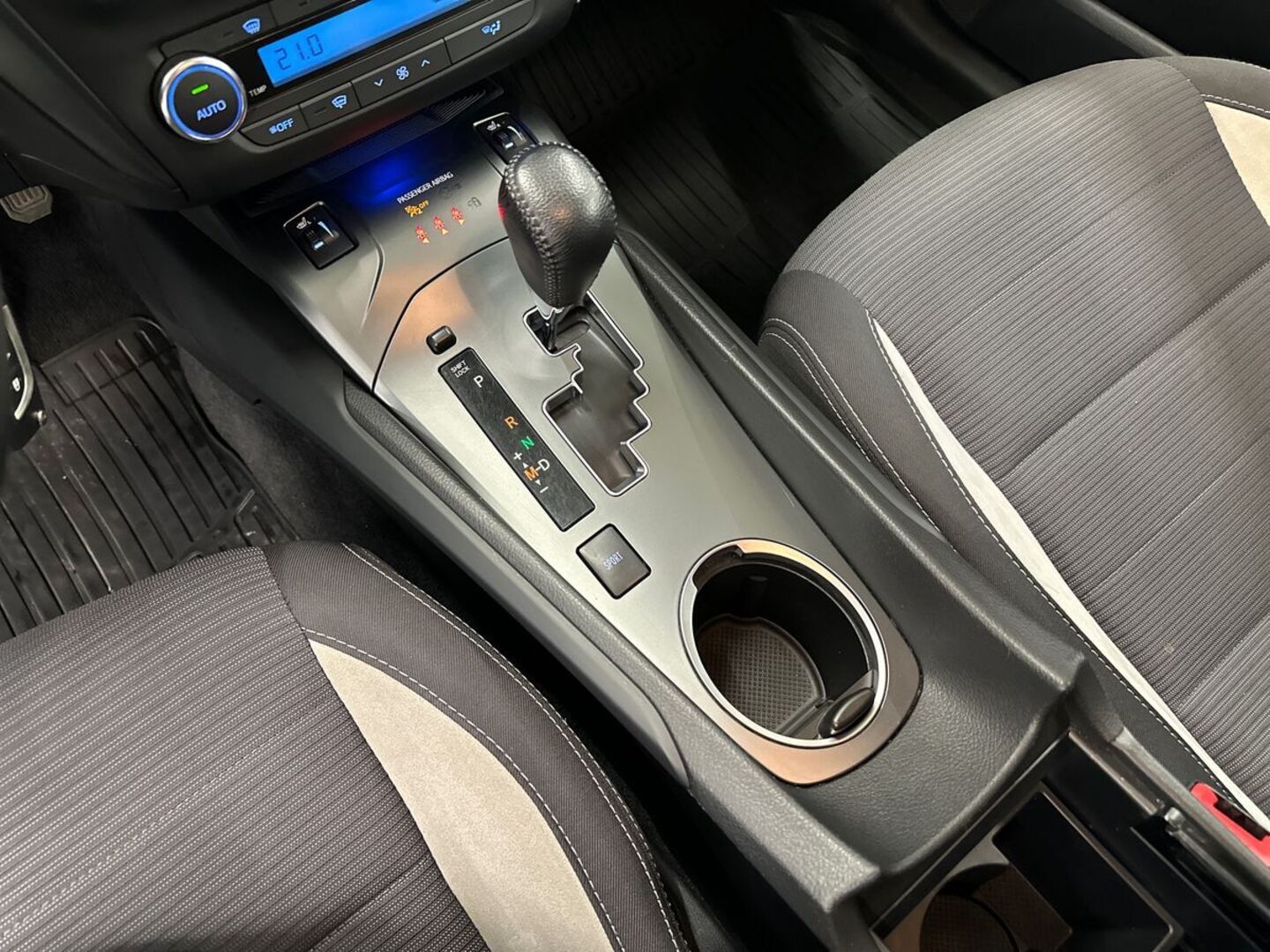 TOYOTA Avensis 2018