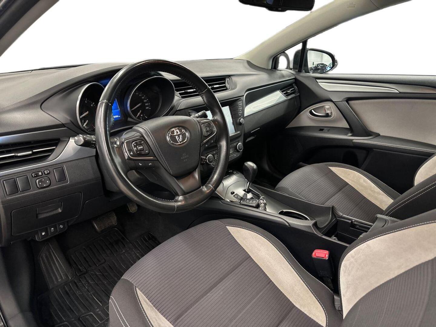 TOYOTA Avensis 2018