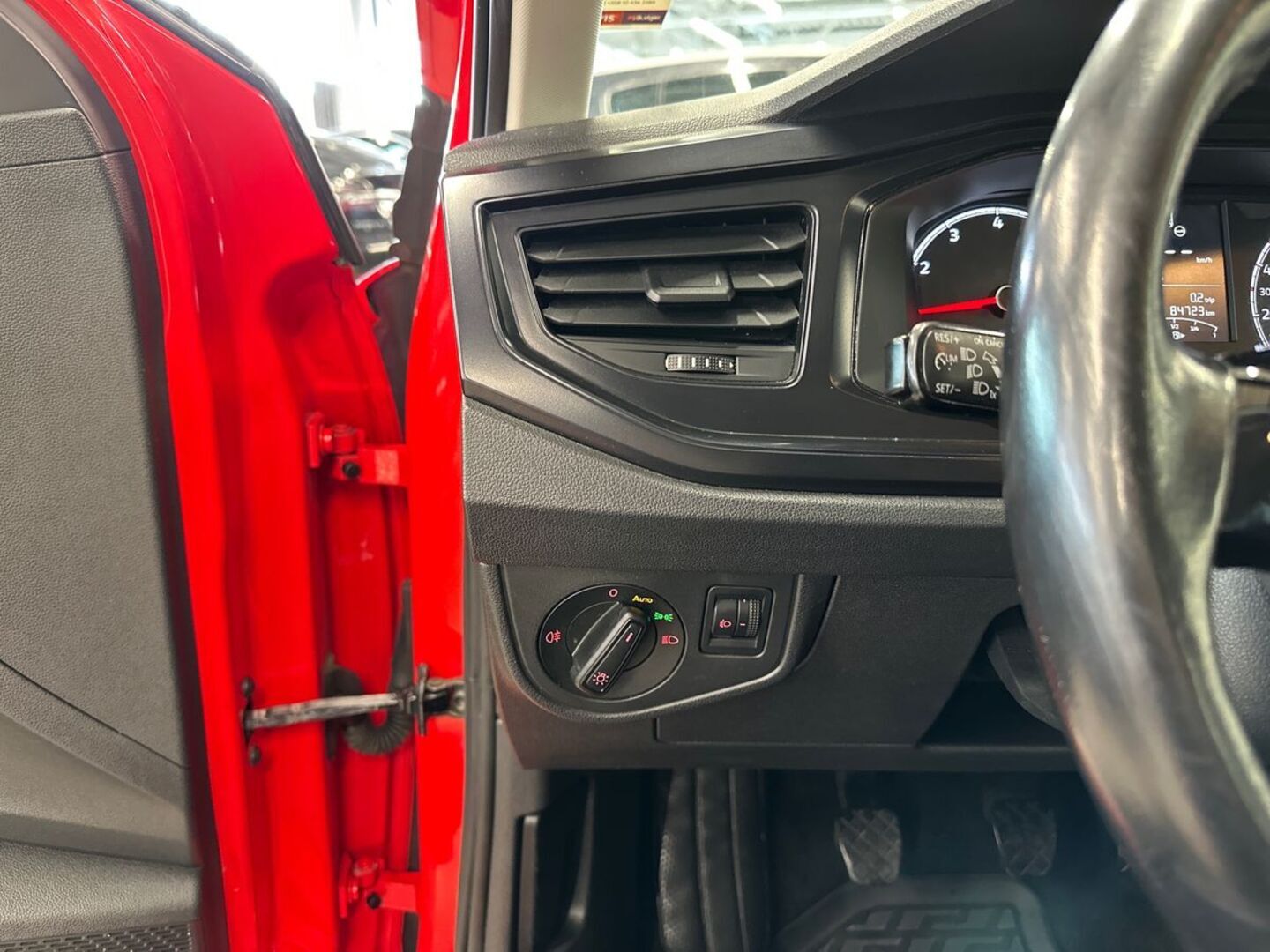 VOLKSWAGEN Polo 15