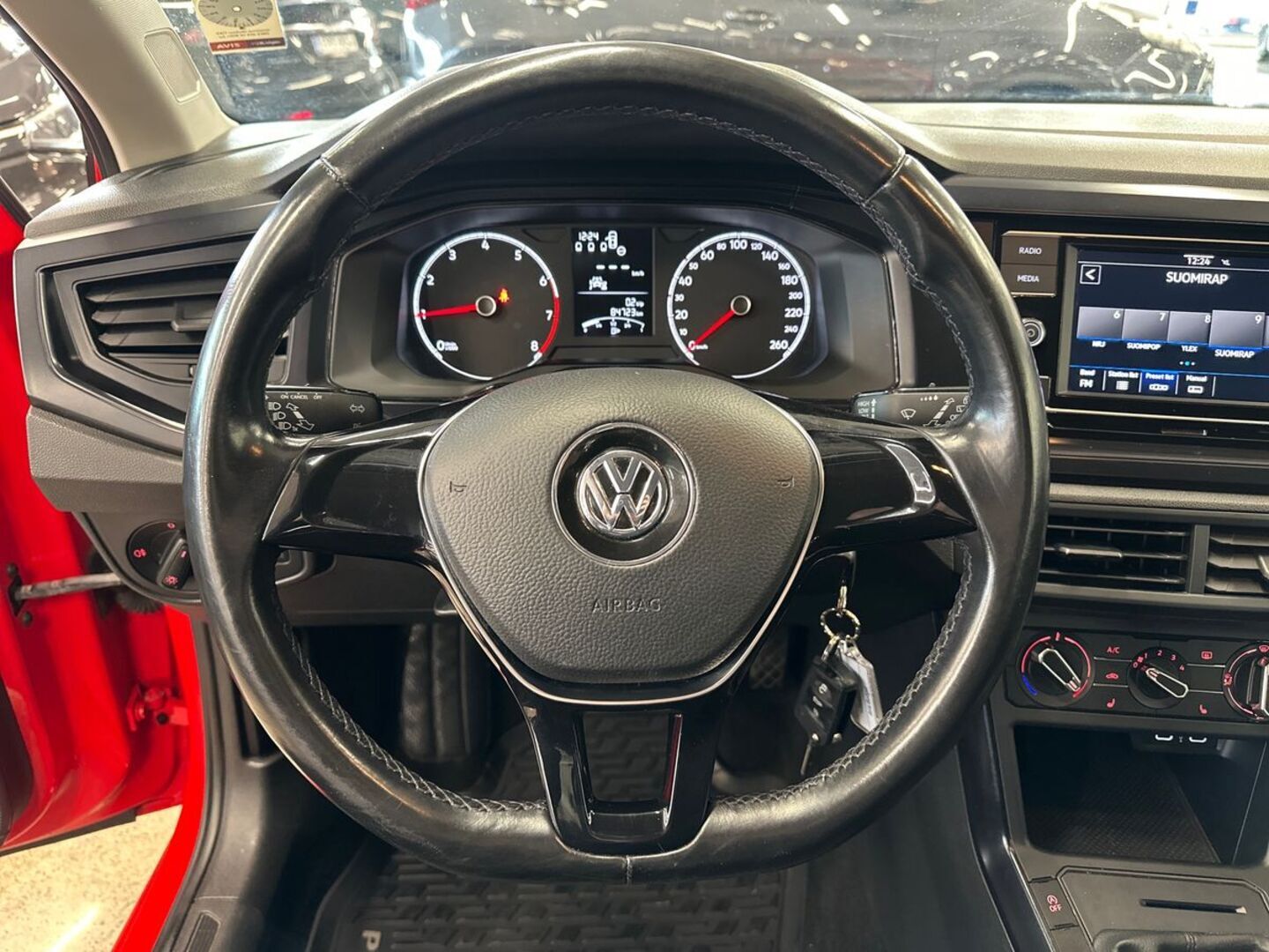 VOLKSWAGEN Polo 16