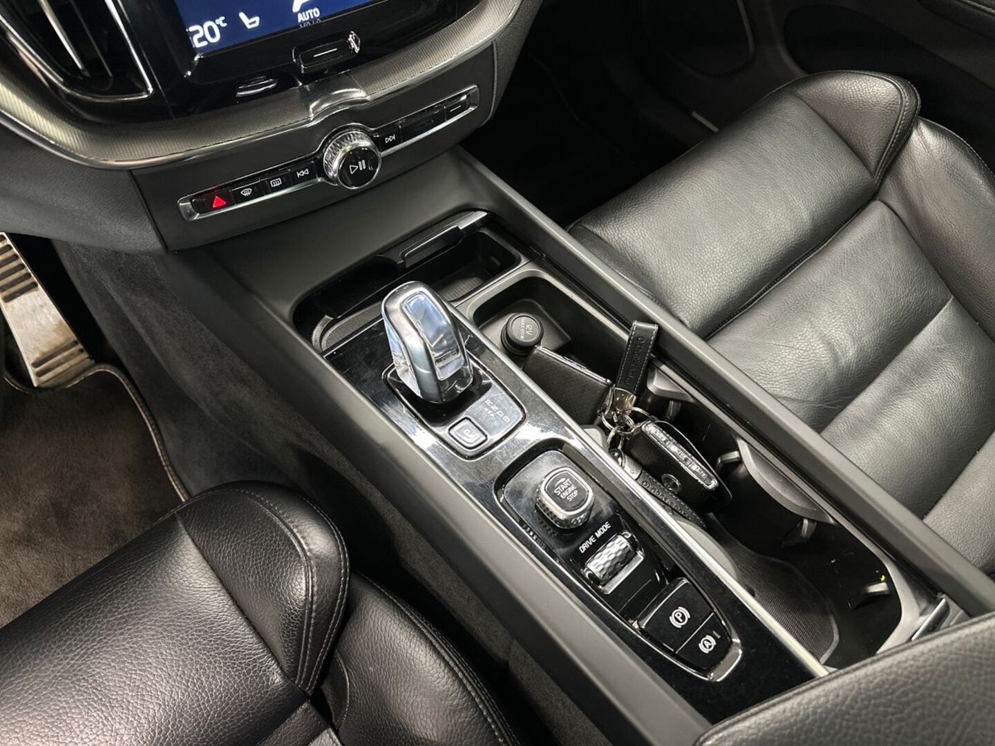 VOLVO XC60 18