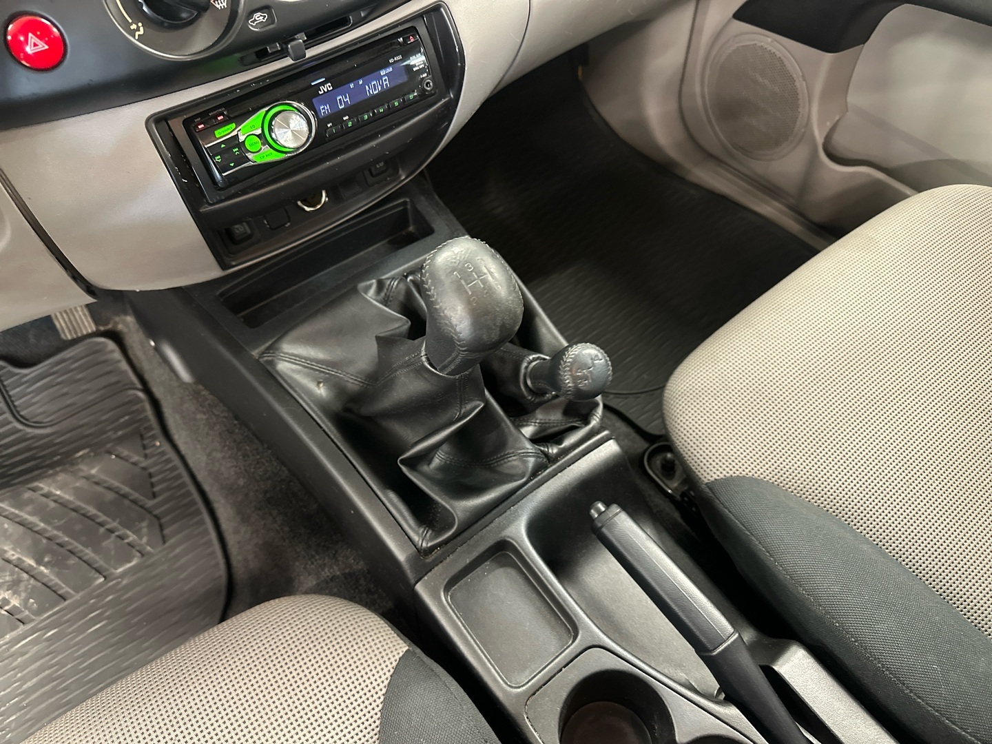 MITSUBISHI L200 2011