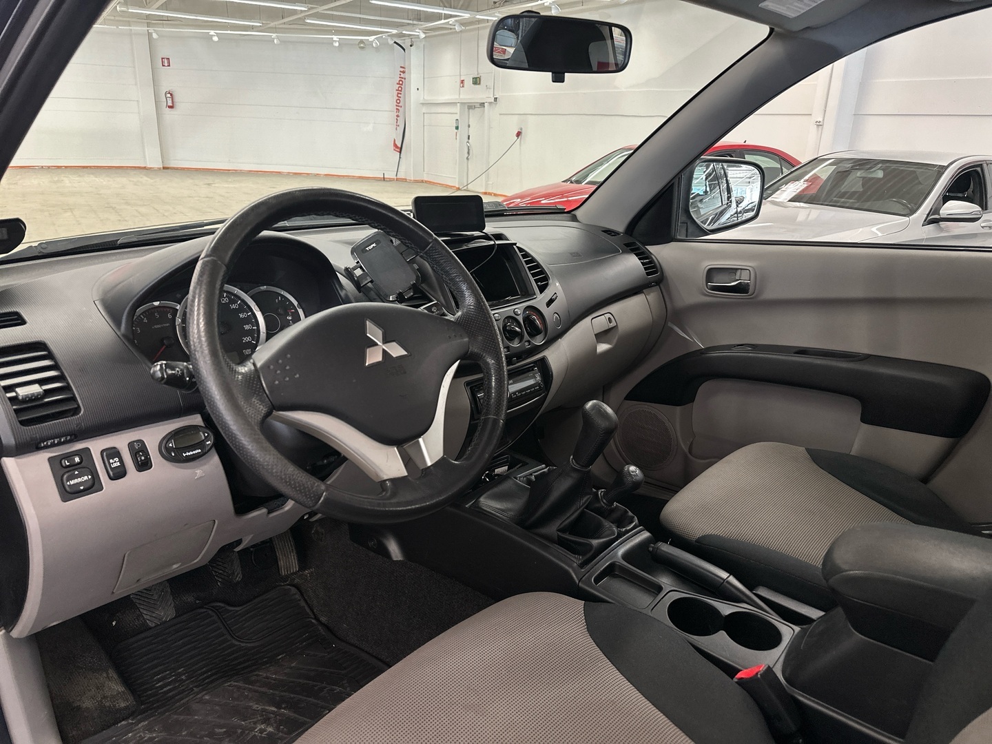 MITSUBISHI L200 2011
