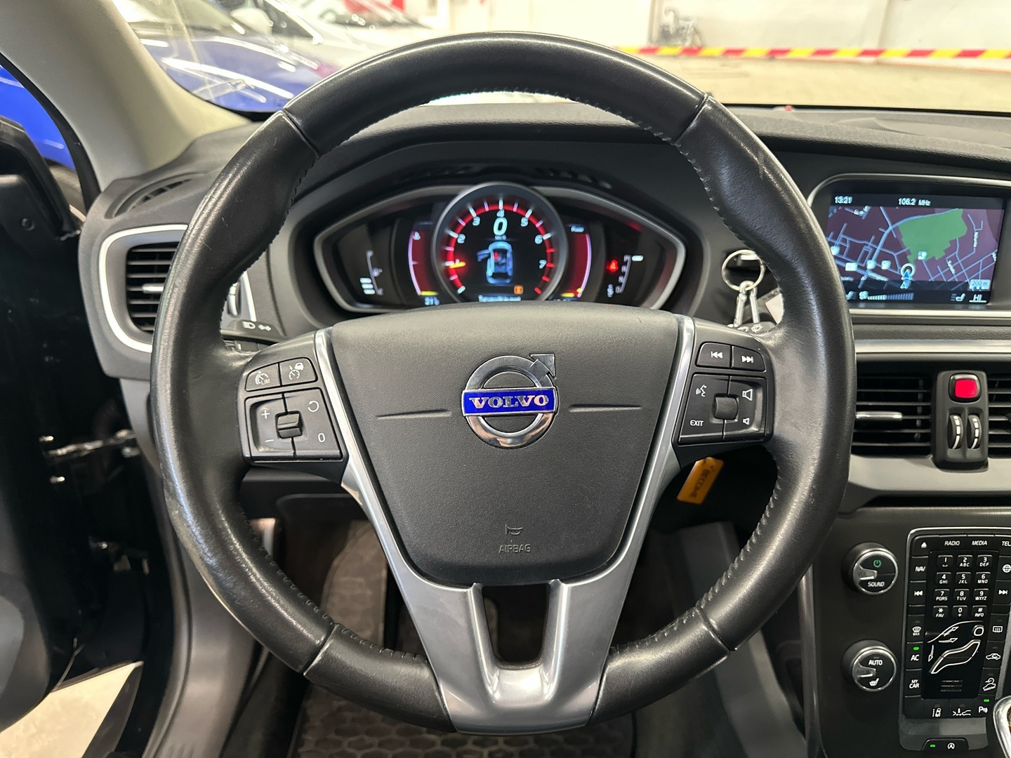 VOLVO V40 Cross Country 2015