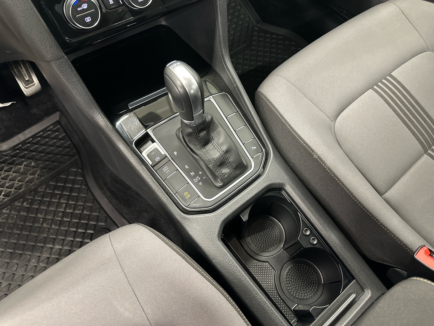 VOLKSWAGEN Golf Sportsvan 2016