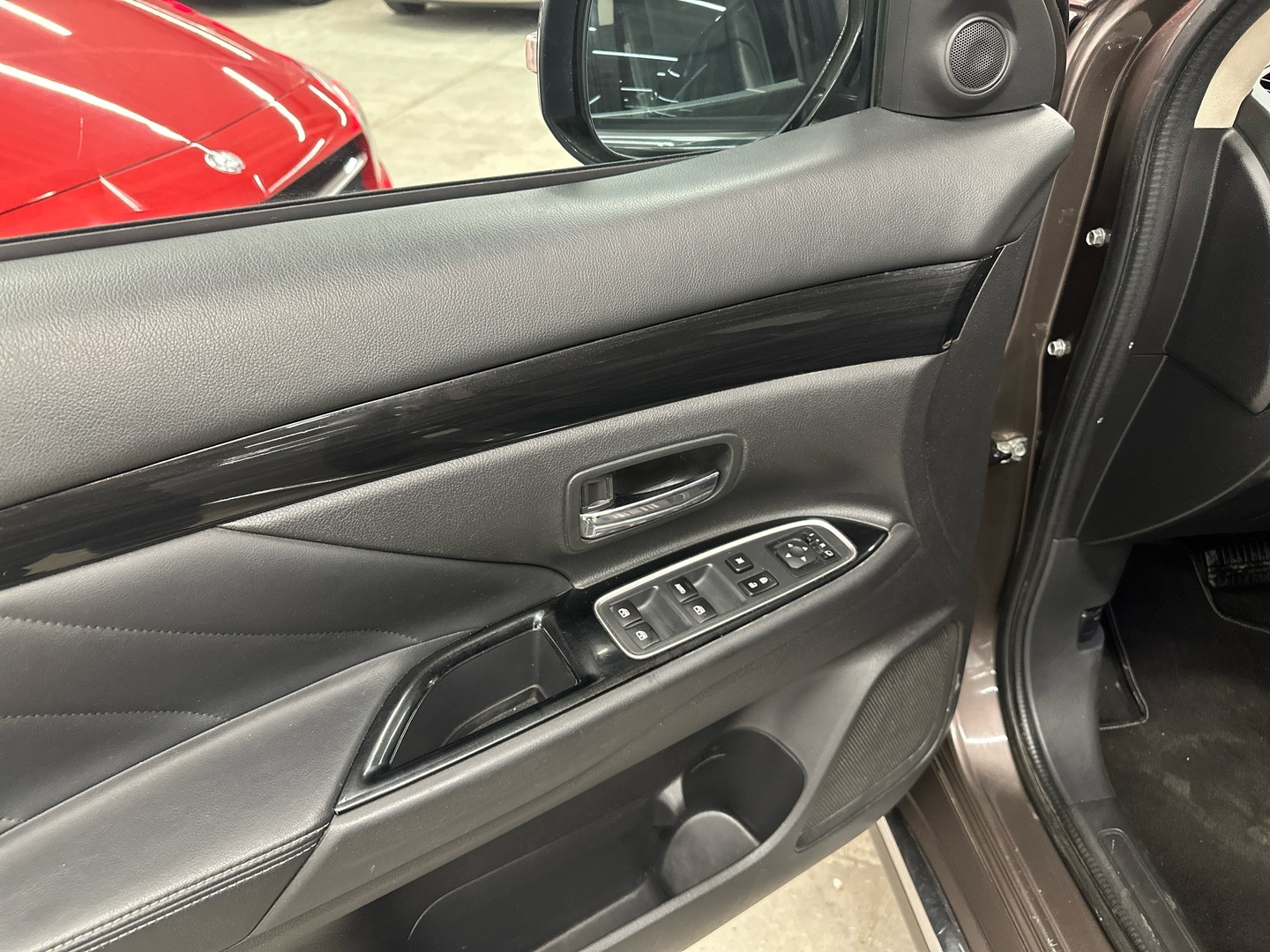 MITSUBISHI Outlander PHEV 2016