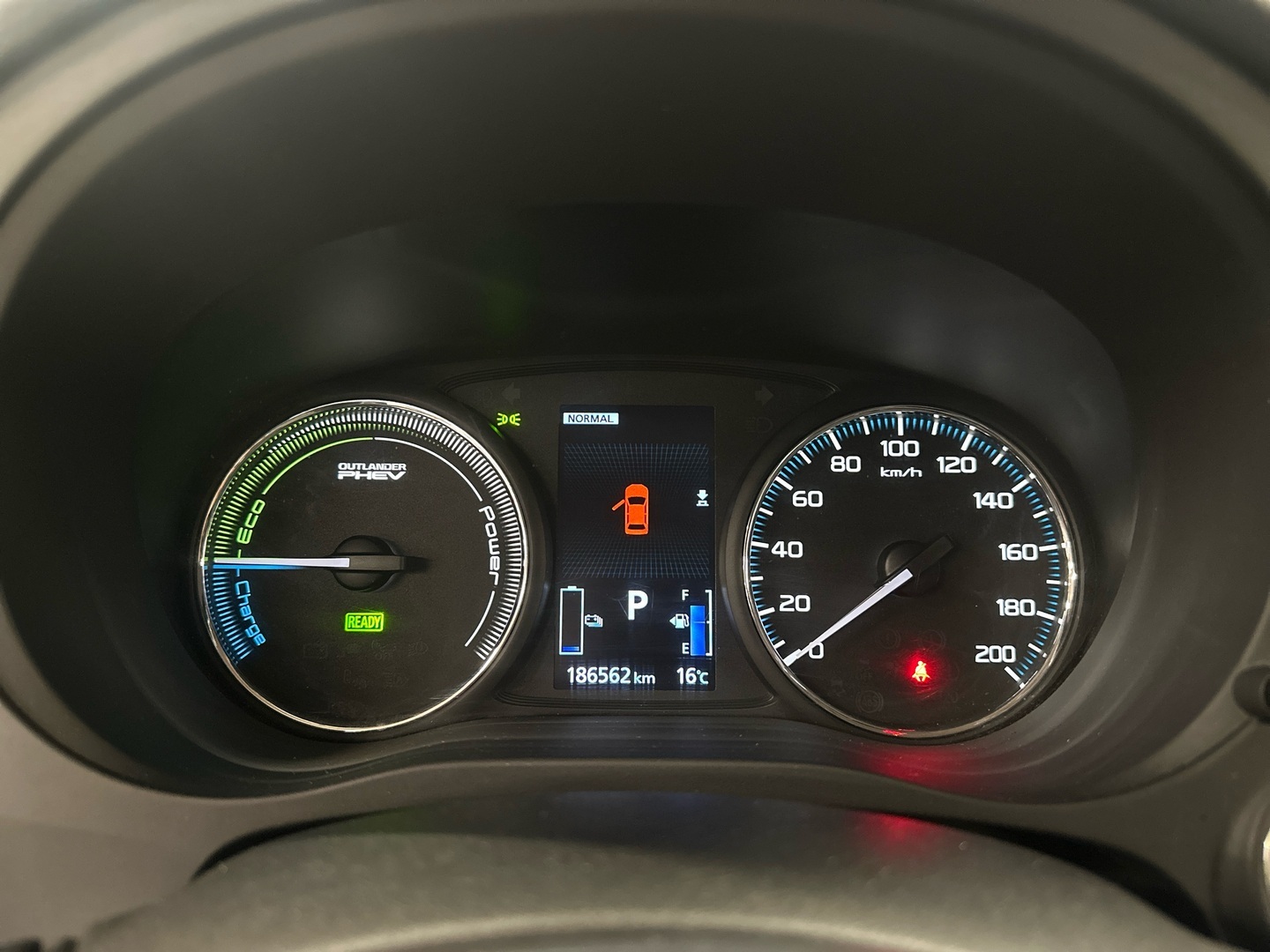 MITSUBISHI Outlander PHEV 2016