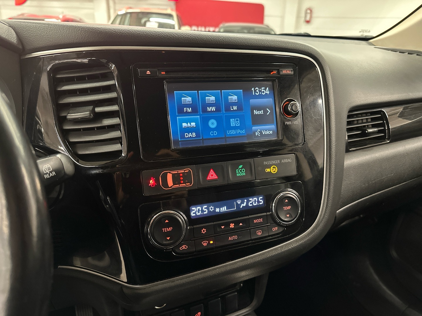 MITSUBISHI Outlander PHEV 2016