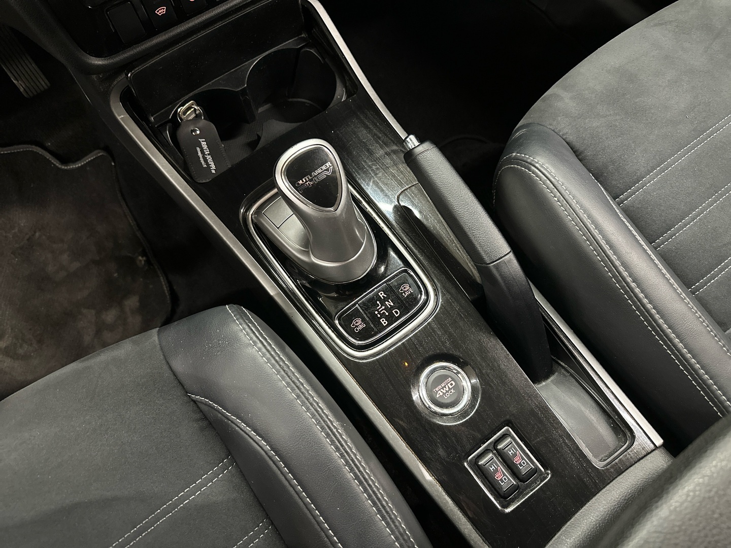 MITSUBISHI Outlander PHEV 2016