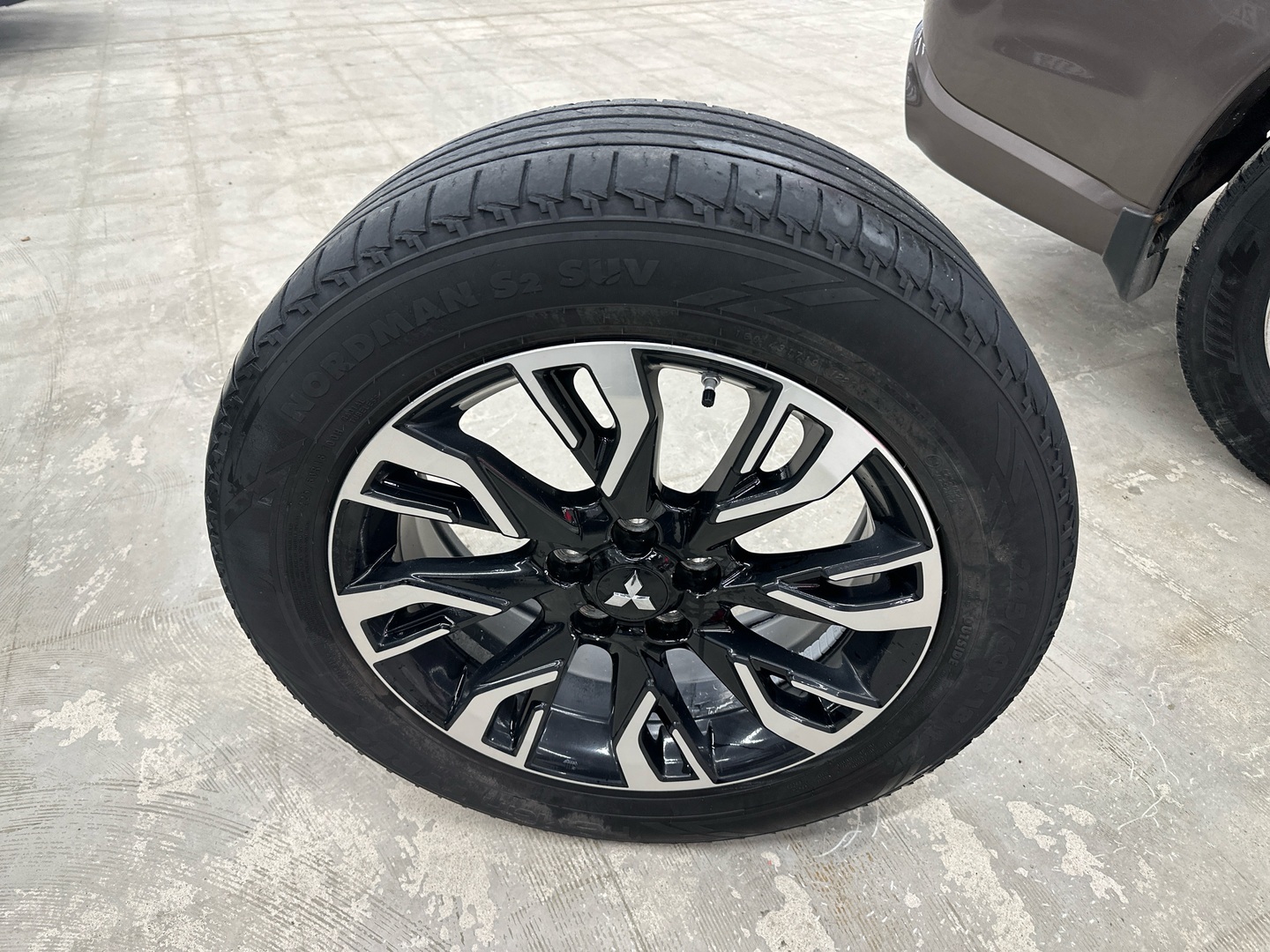 MITSUBISHI Outlander PHEV 2016