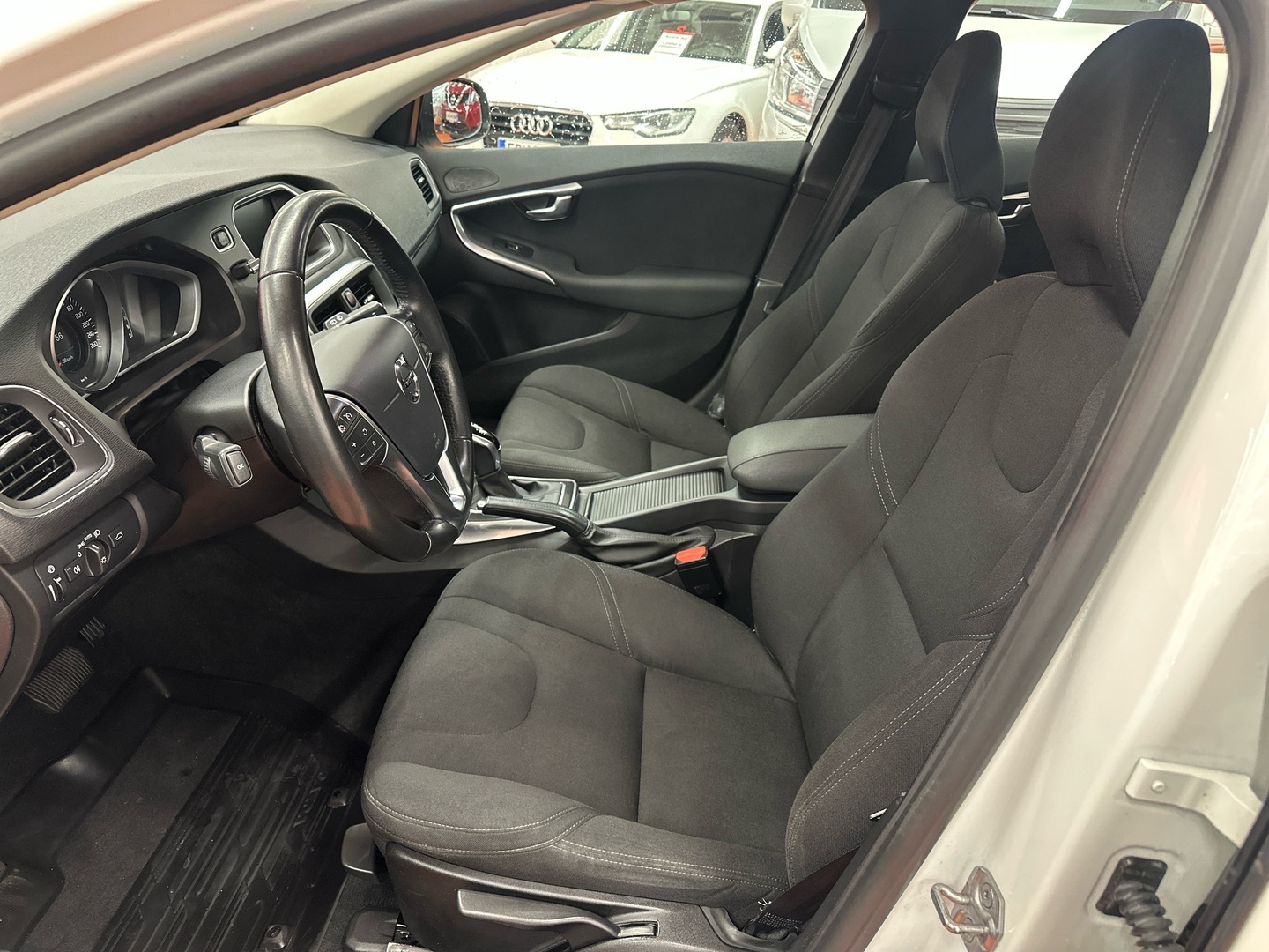 VOLVO V40 Cross Country 2017