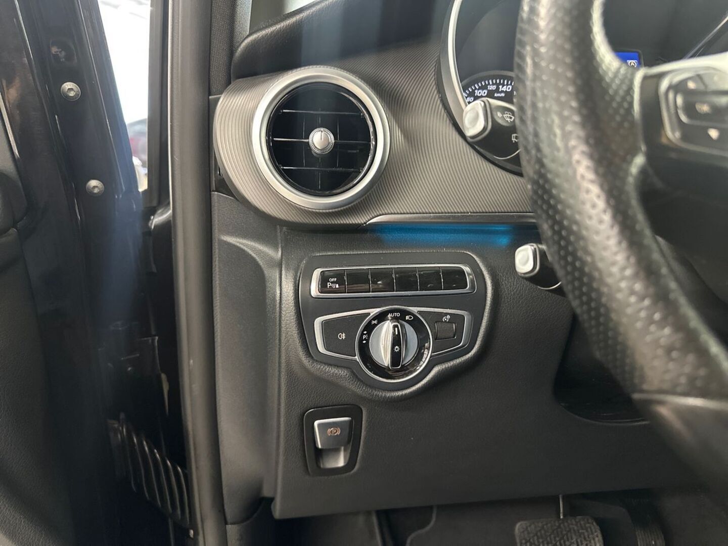 MERCEDES-BENZ V 2015