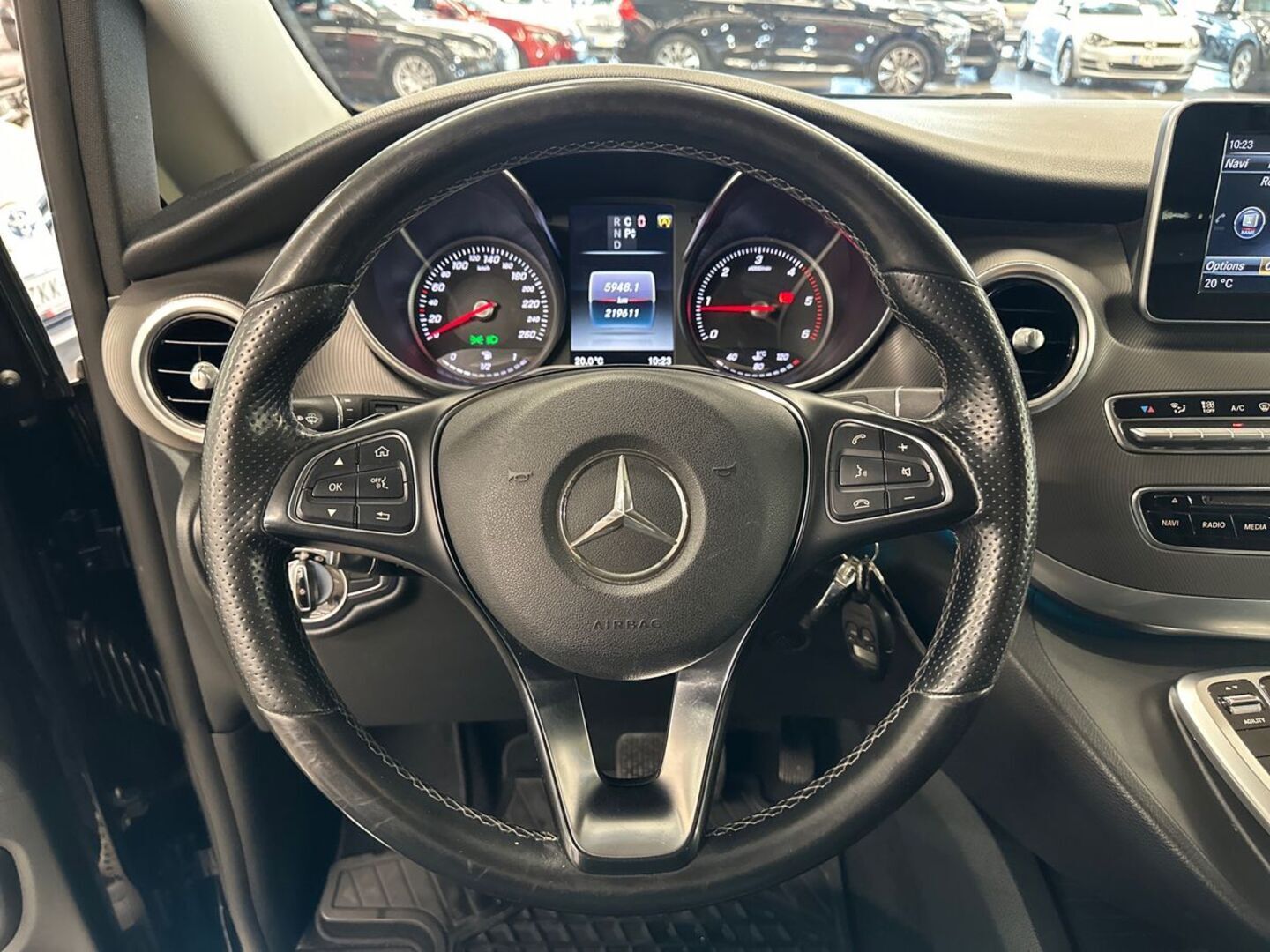 MERCEDES-BENZ V 2015
