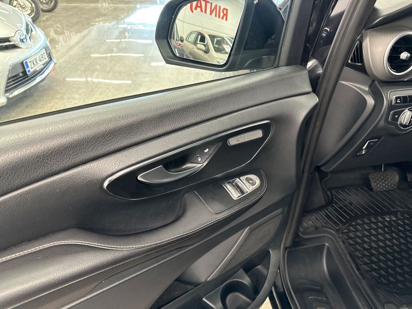 MERCEDES-BENZ V 2015