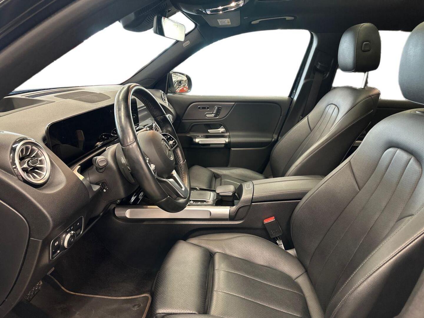MERCEDES-BENZ EQB 2022