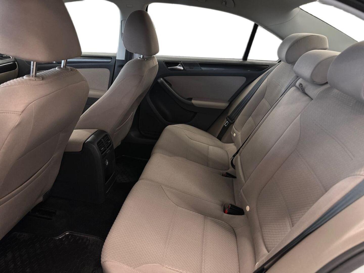 VOLKSWAGEN Jetta 2011