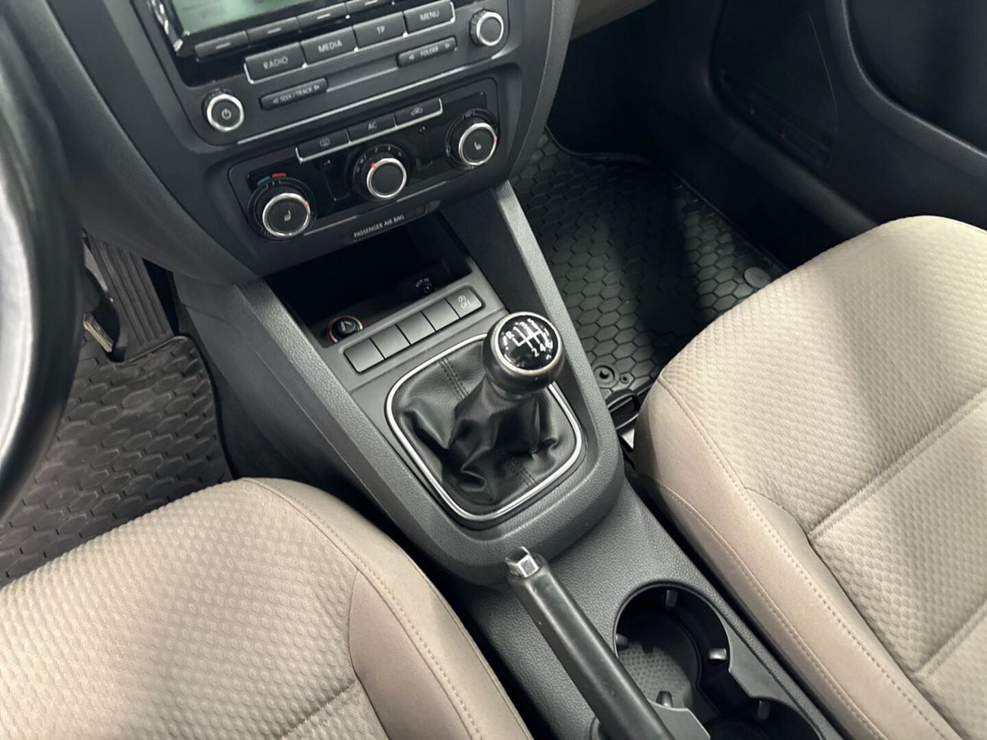 VOLKSWAGEN Jetta 2011