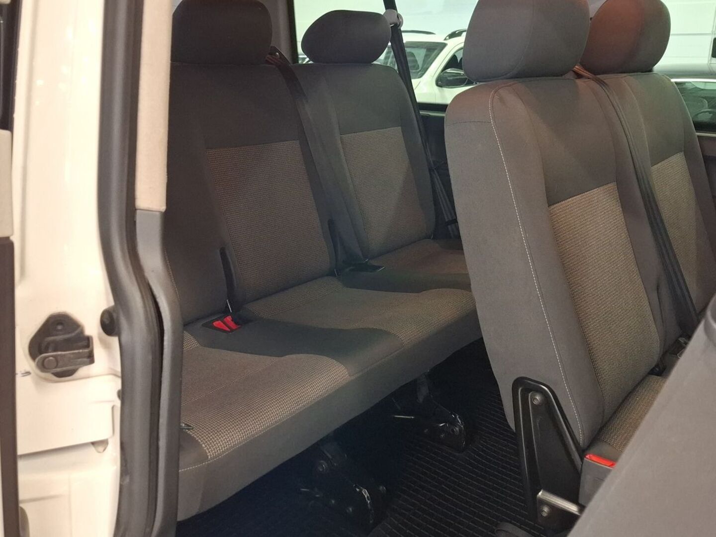 VOLKSWAGEN Caravelle 2012