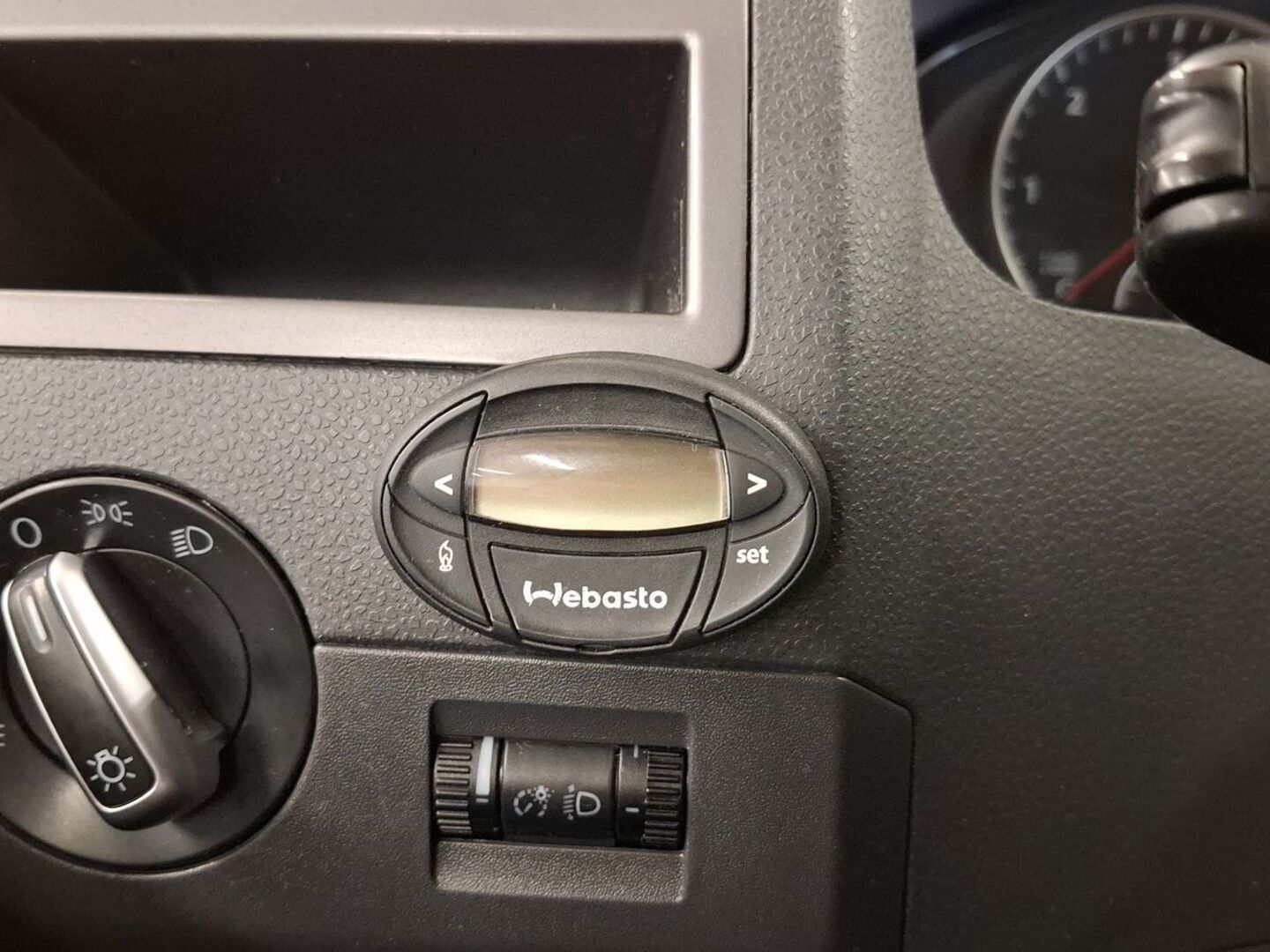 VOLKSWAGEN Caravelle 2012