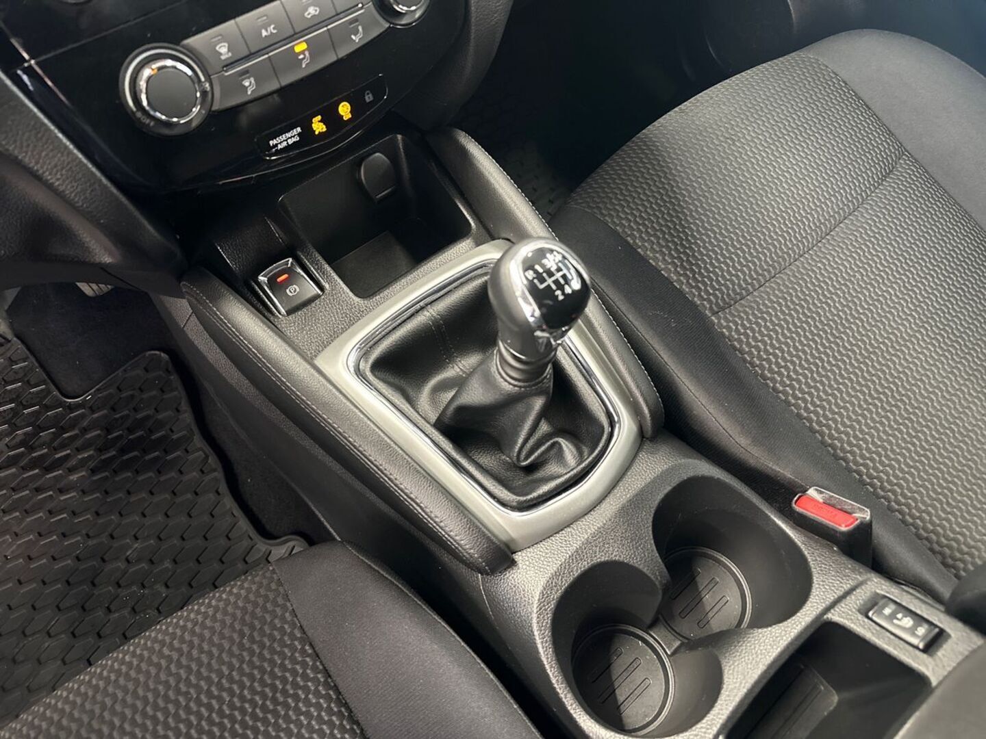 NISSAN Qashqai 2015