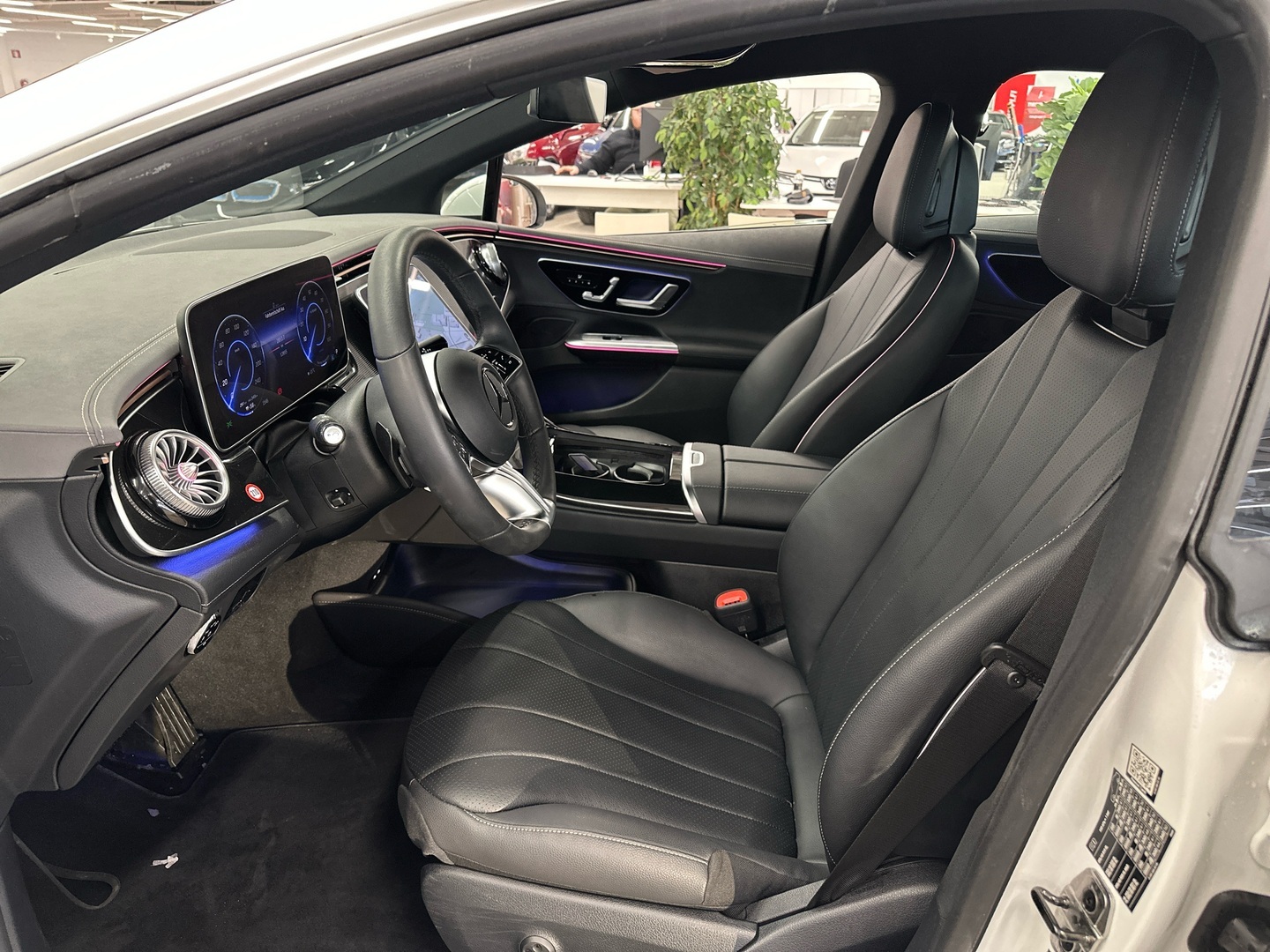 MERCEDES-BENZ EQE 2025