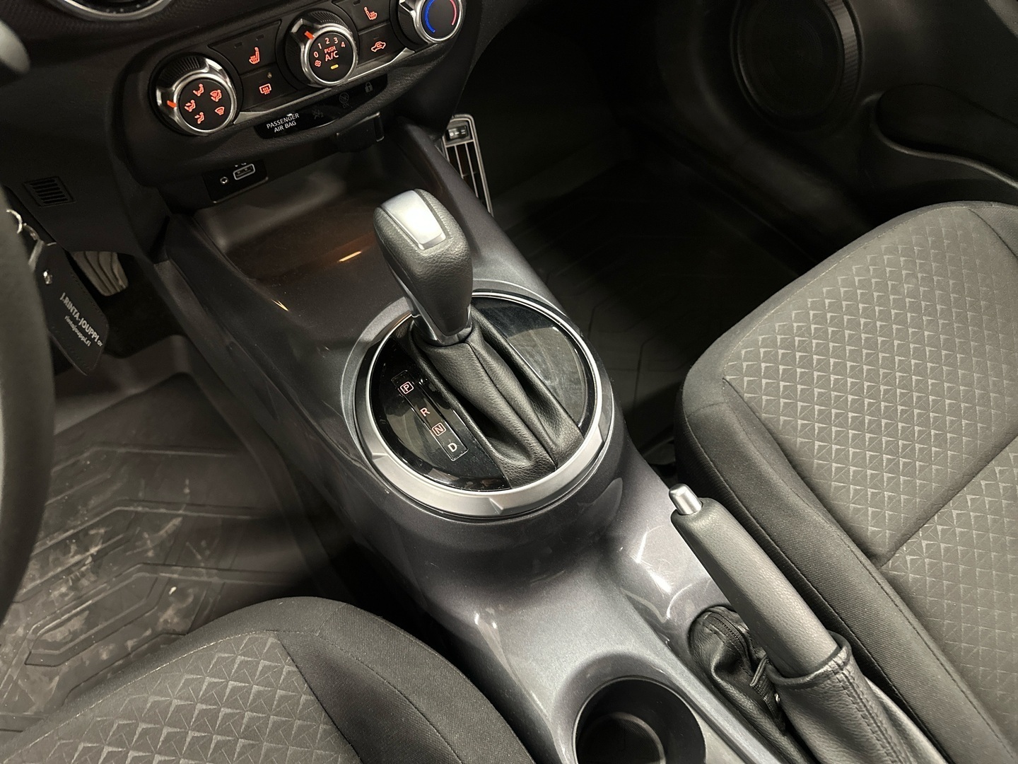 NISSAN Juke 2021