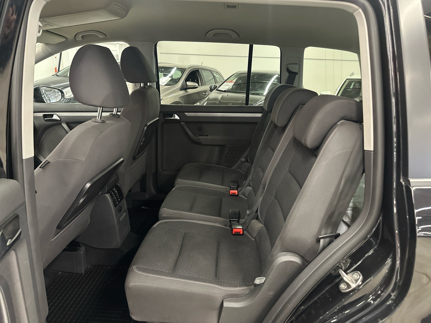 VOLKSWAGEN Touran 2011