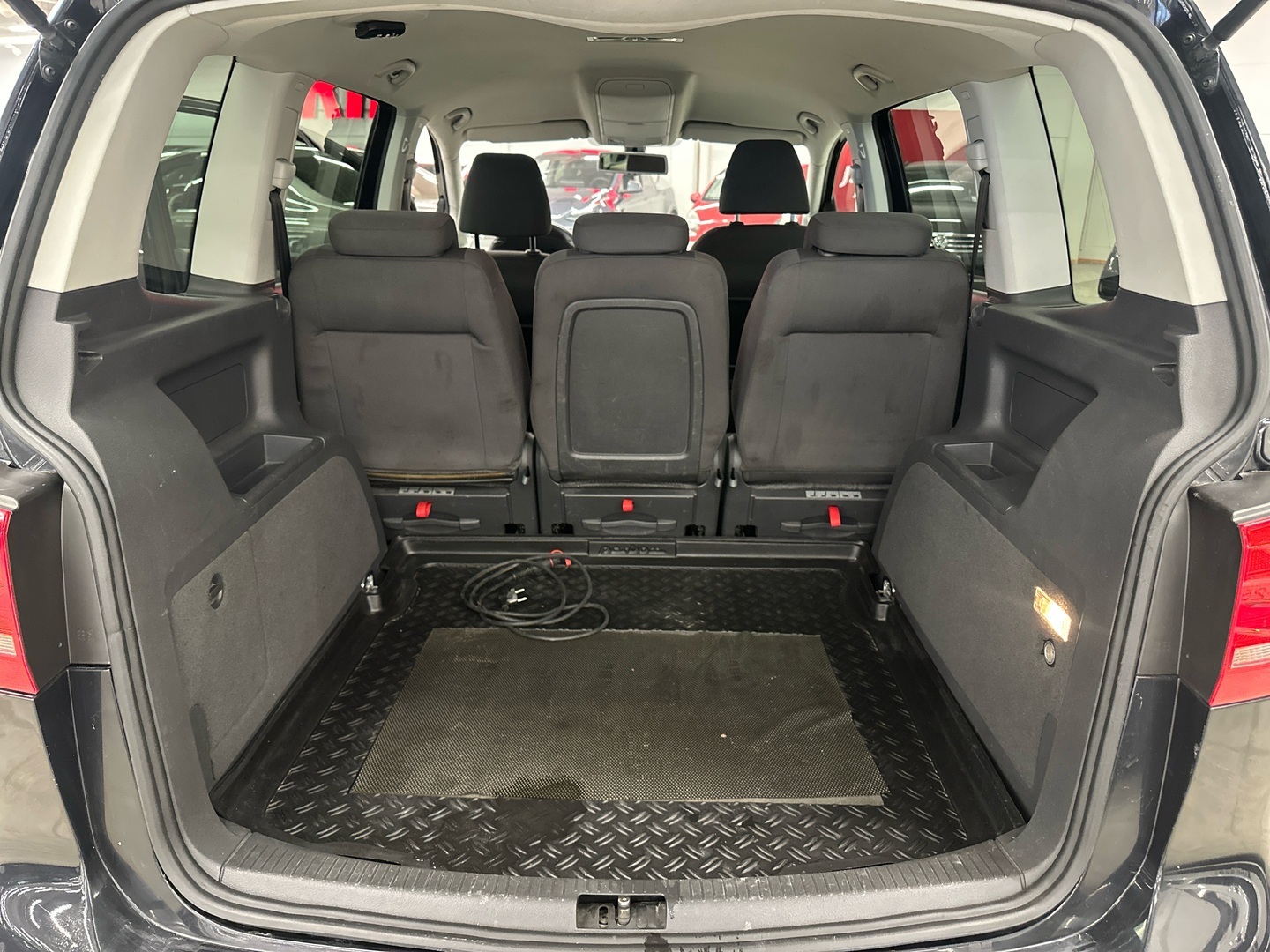 VOLKSWAGEN Touran 2011