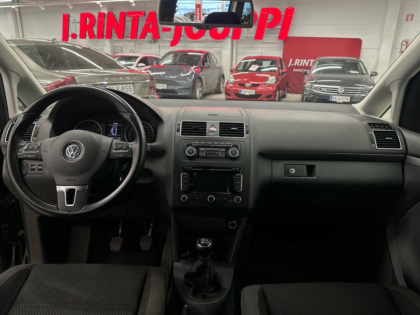 VOLKSWAGEN Touran 2011