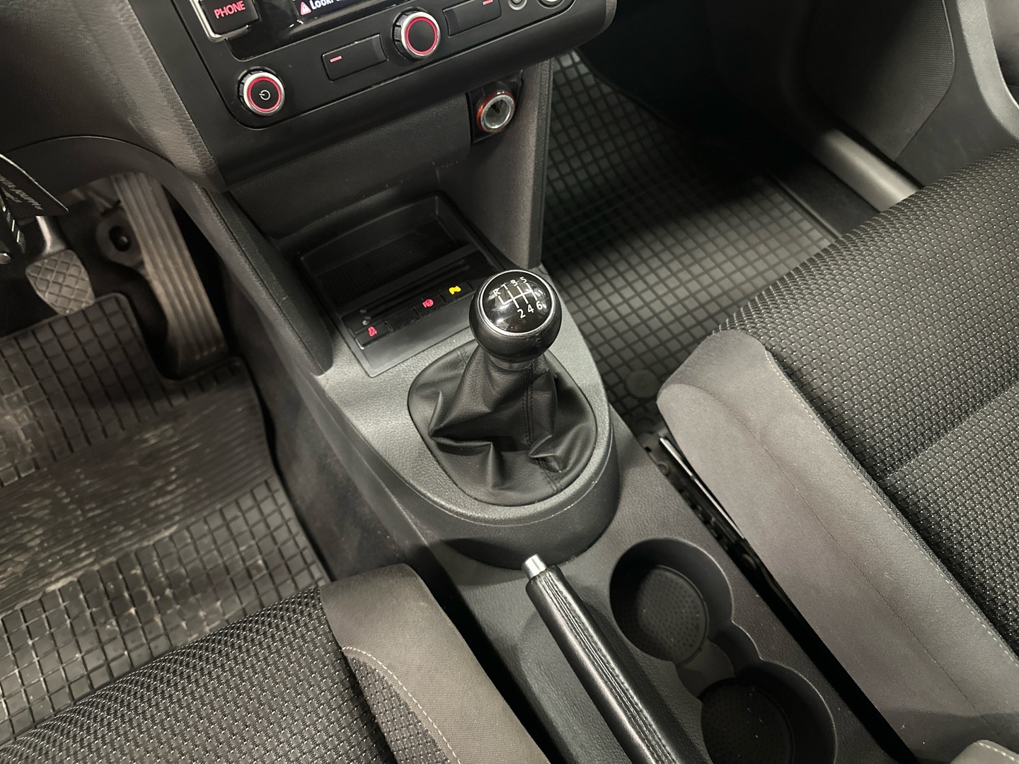 VOLKSWAGEN Touran 2011