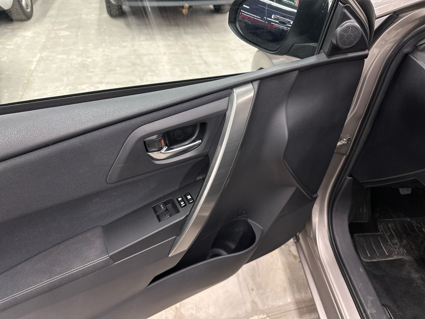 TOYOTA Auris 2014