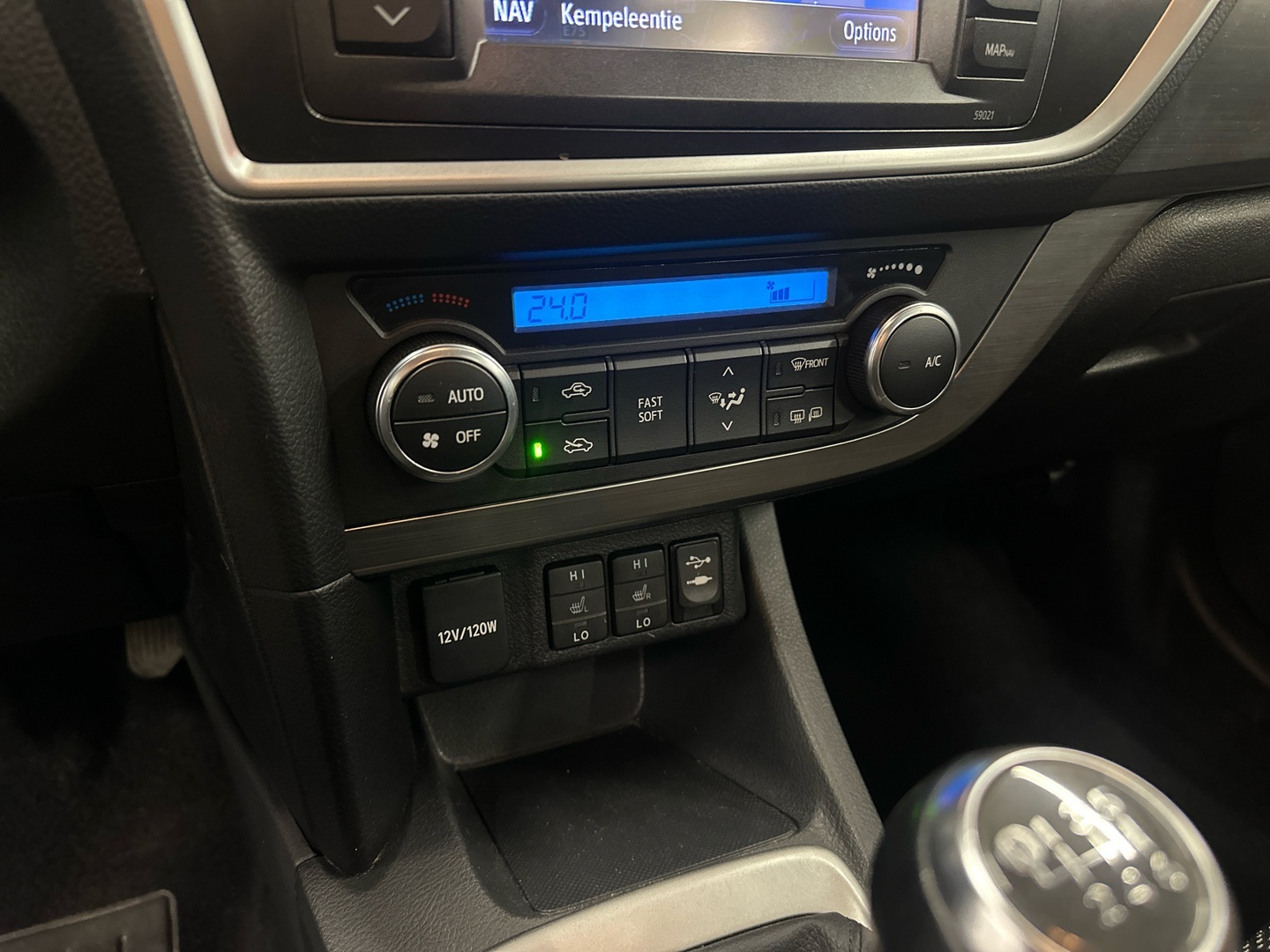 TOYOTA Auris 2014