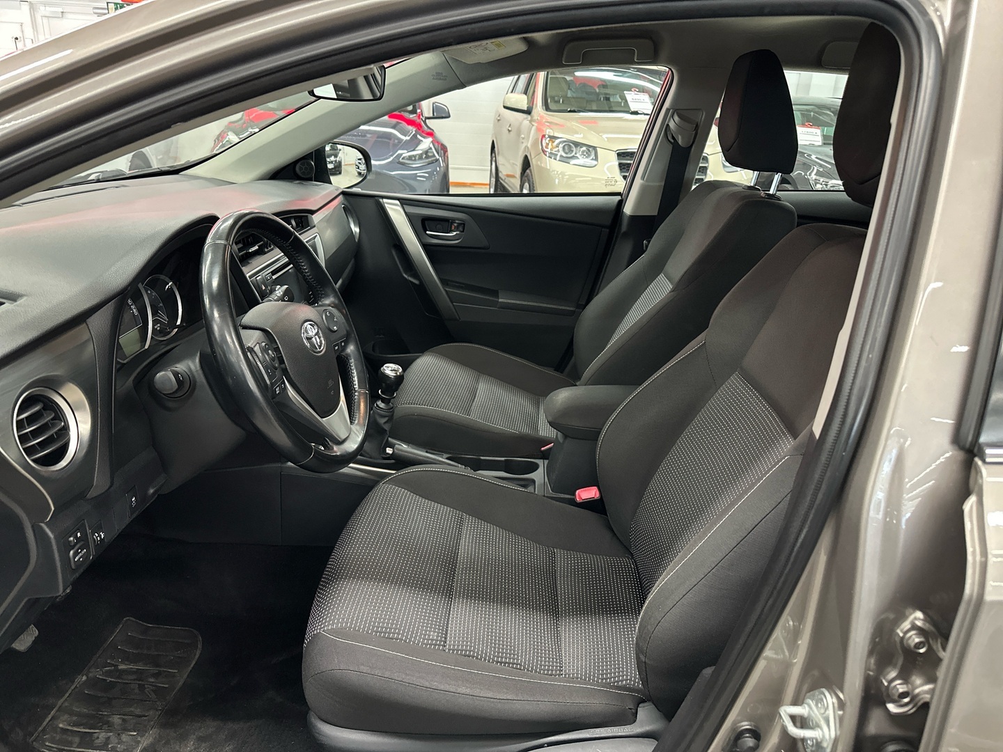 TOYOTA Auris 2014