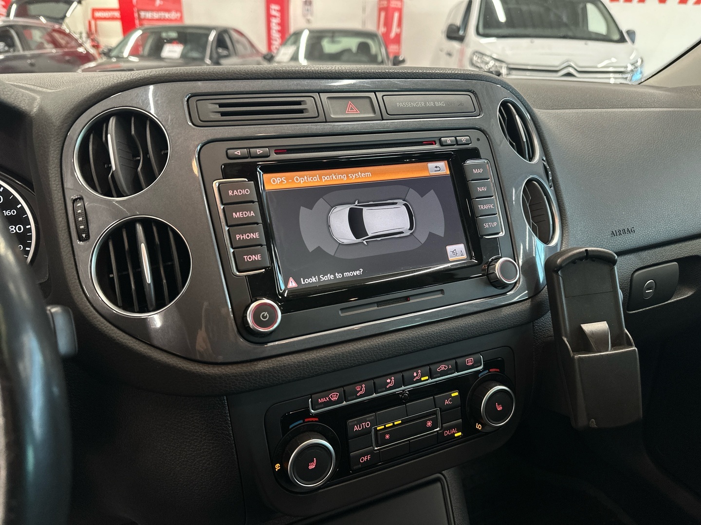 VOLKSWAGEN Tiguan 2012