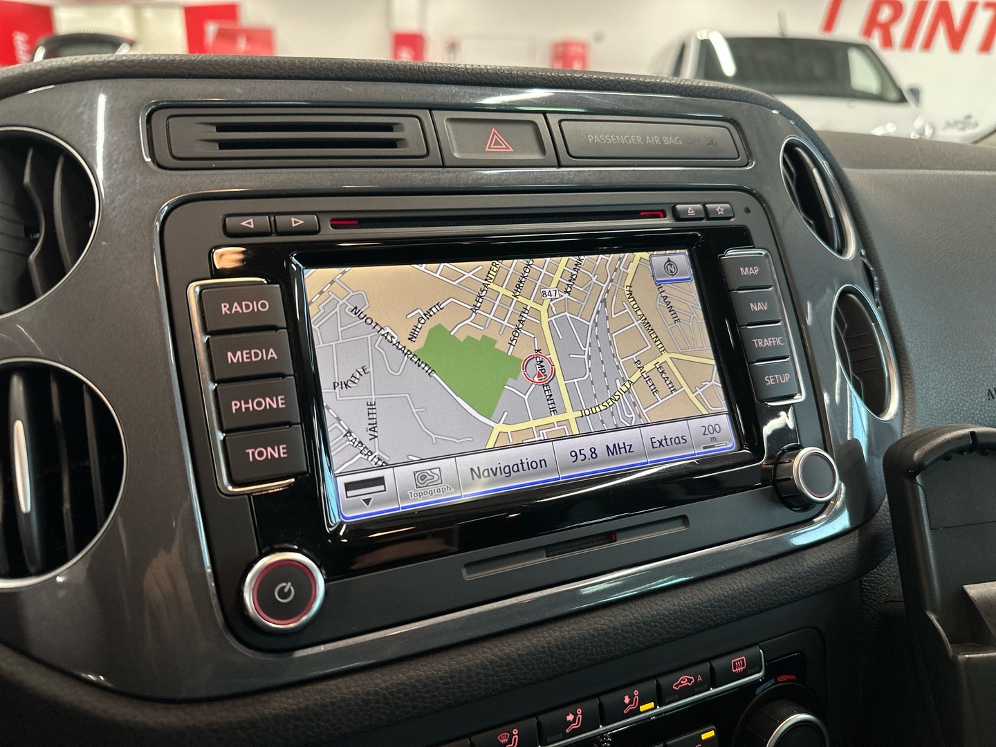 VOLKSWAGEN Tiguan 2012