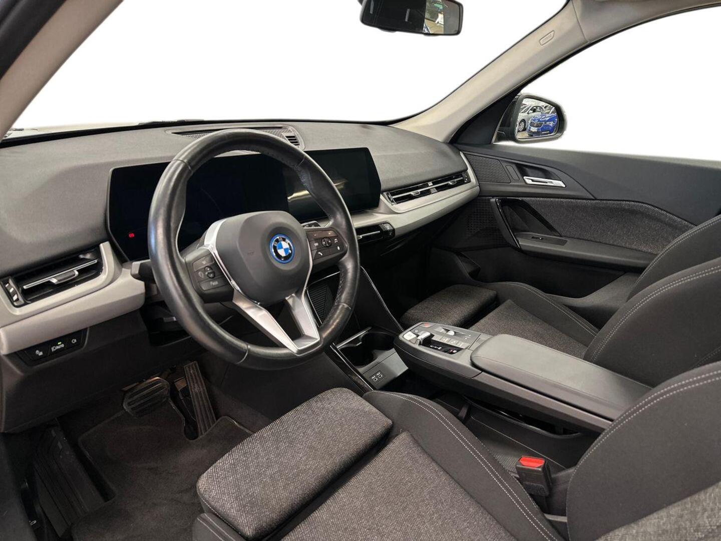 BMW iX1 2024