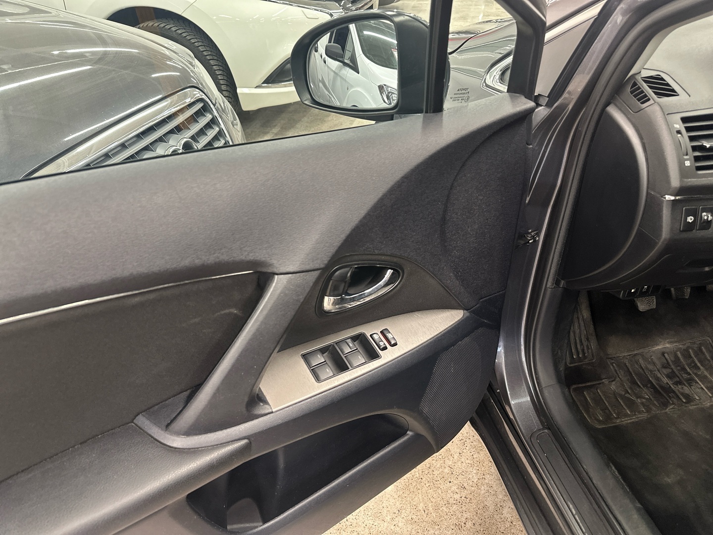 TOYOTA Avensis 2010