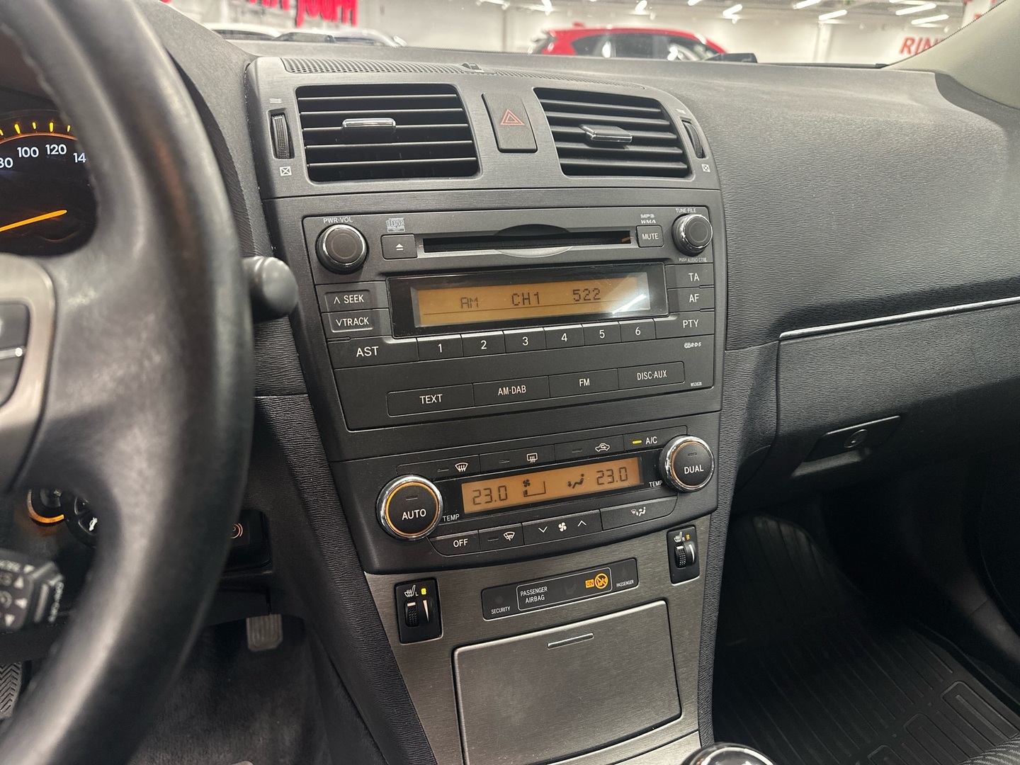 TOYOTA Avensis 2010