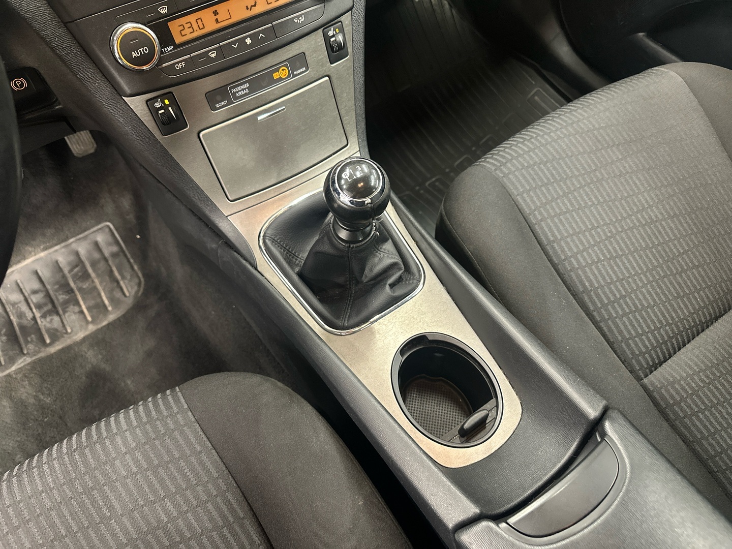 TOYOTA Avensis 2010