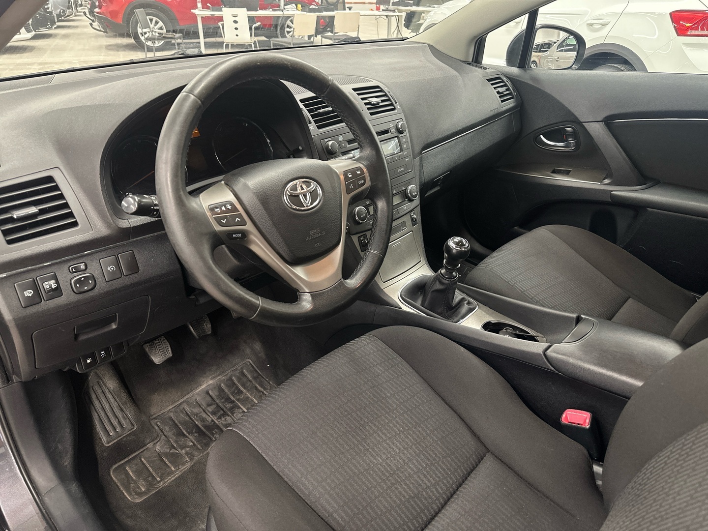 TOYOTA Avensis 2010