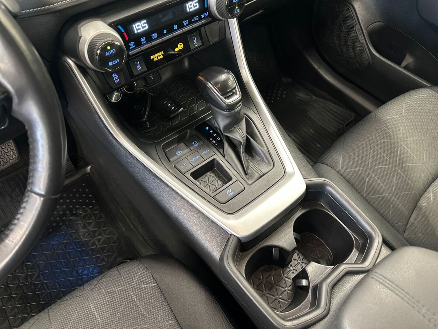 TOYOTA RAV4 2021